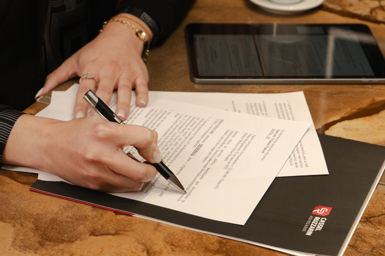 Foto Servidora aposentada com doença grave garante isenção de Imposto de Renda