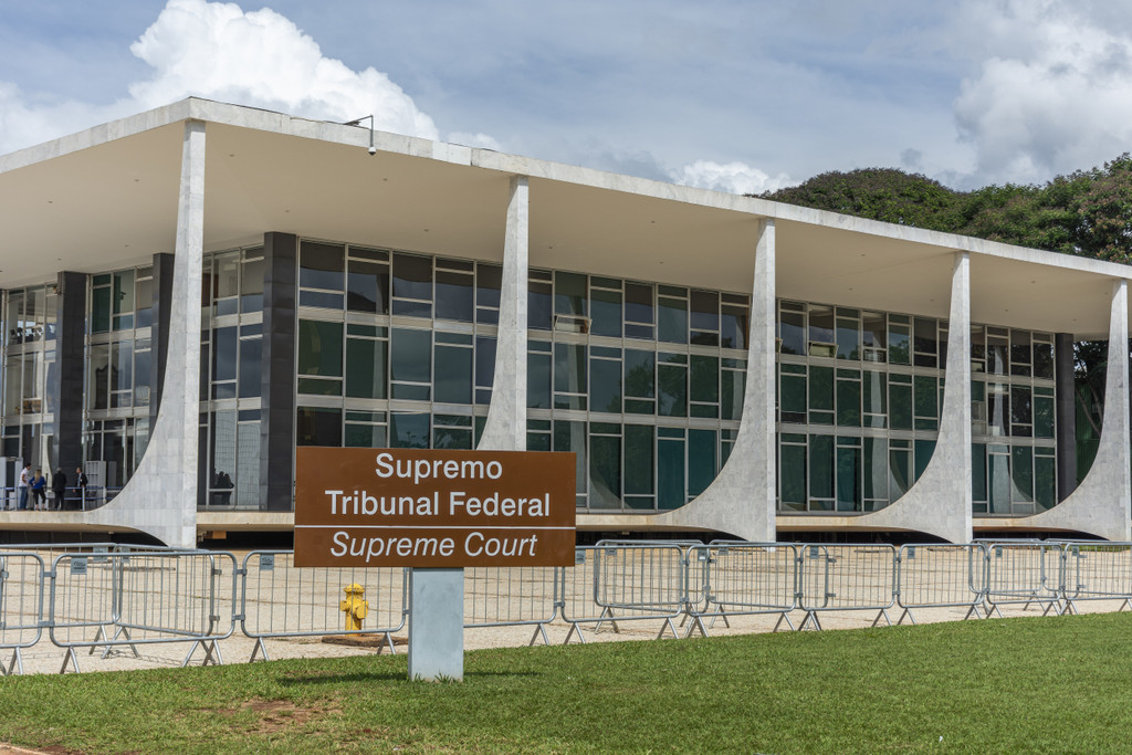 Foto Fenamp e Sinjus/MG vão ao STF contra o congelamento dos salários
