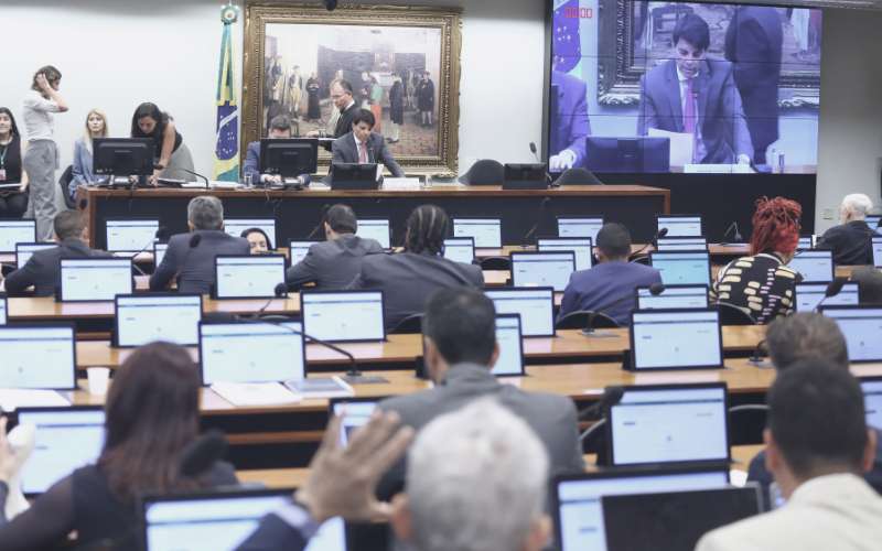 Foto Câmara aprova indenização por tempo de serviço para servidores comissionados do Senado Federal