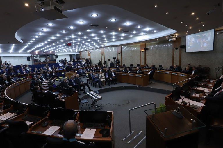 Servidor público federal e licença para acompanhamento de cônjuge no exterior