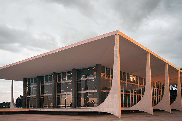 STF invalida regras de planos de carreira em Curitiba