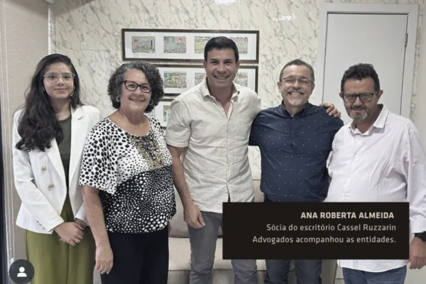 Reunião com o deputado Carlos Veras Representantes do Sintrajuf/PE e do Sindsep-PE reunidos com o deputado Carlos Veras